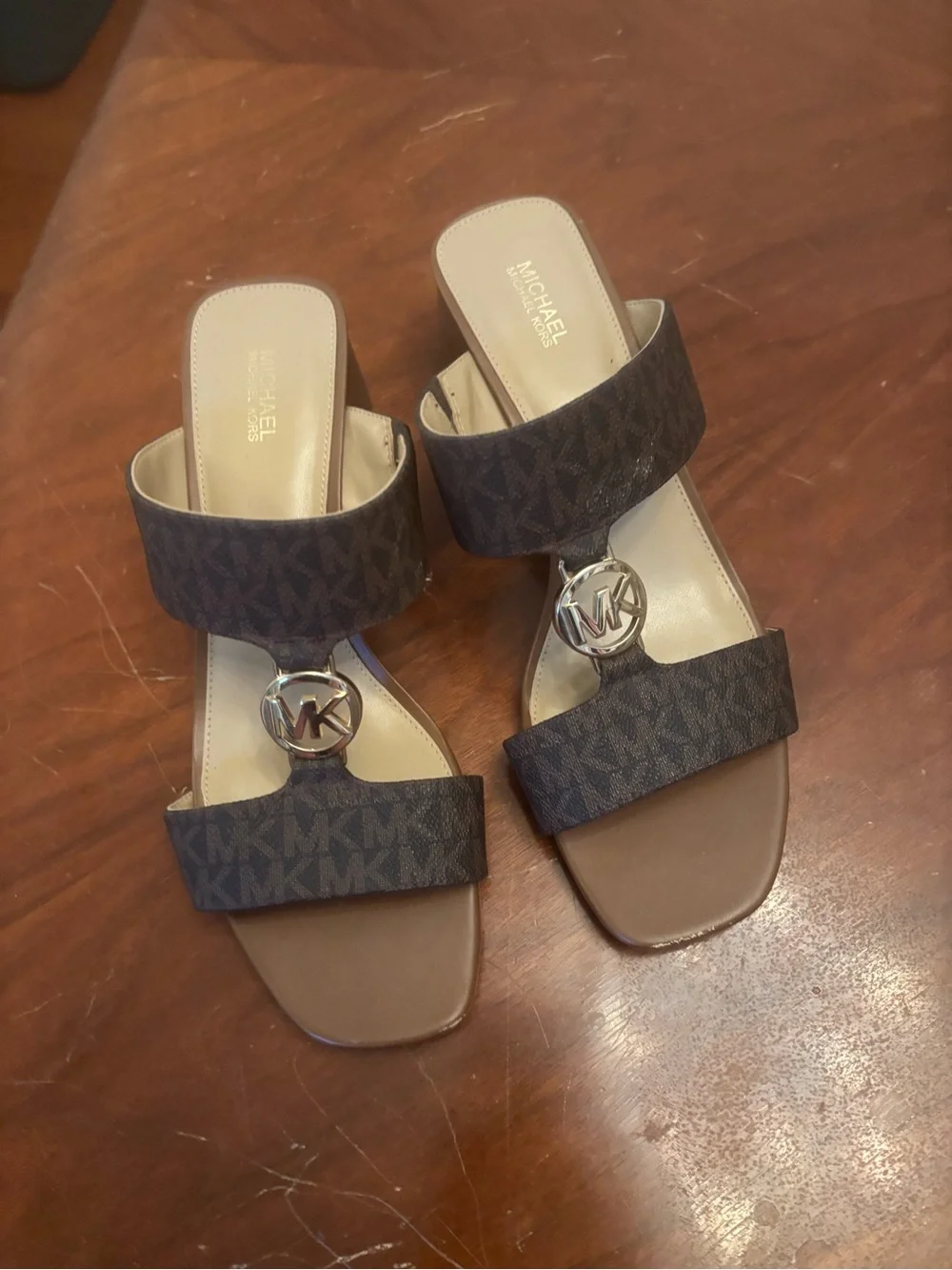 Michael Kors sz 9 Brown & Tan Monogram Logo Slide Sandals chunk heel MK Charm